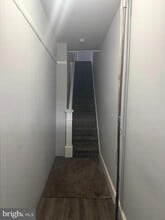 Building Photo - 6 S Cedar Ln