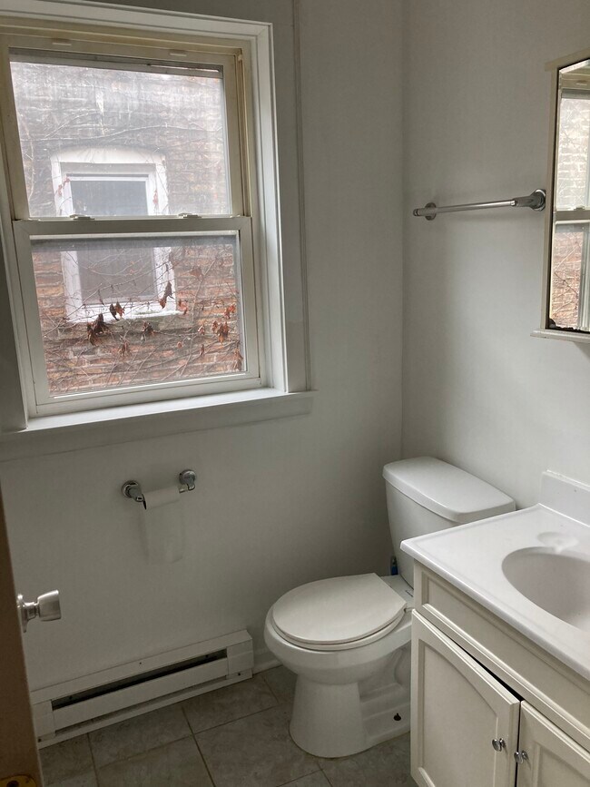 Foto del edificio - 6441 N Claremont Ave