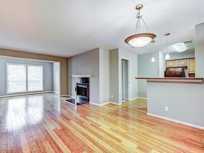 Foto del edificio - 3176 Summit Square Dr