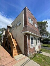 Building Photo - 554 W Broad St