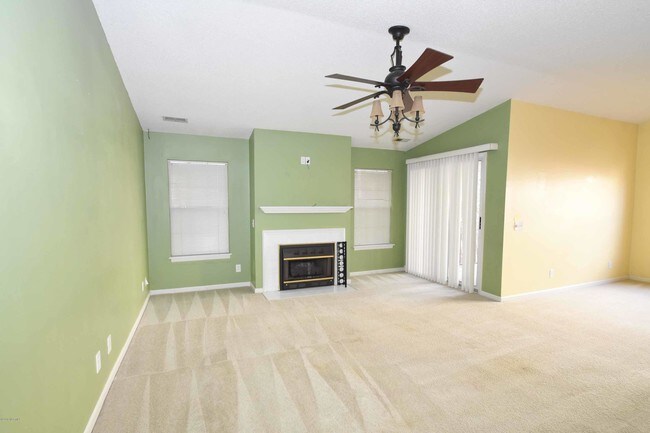 Building Photo - 2820 Mulberry Ln