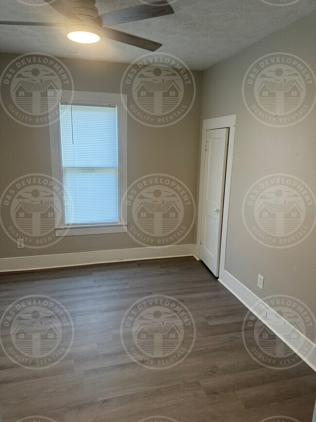 Foto del edificio - 2433 Lincoln Ave