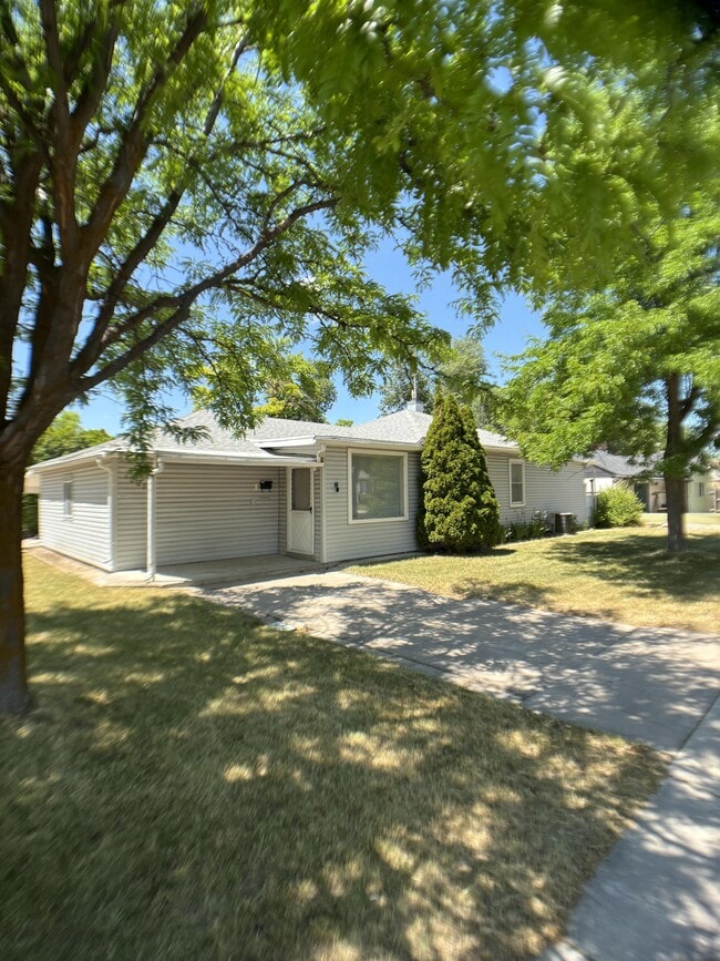 Building Photo - 1007 Bonneville Ave