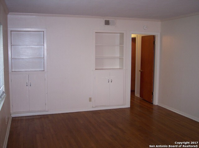 Building Photo - 646 E Nottingham Dr