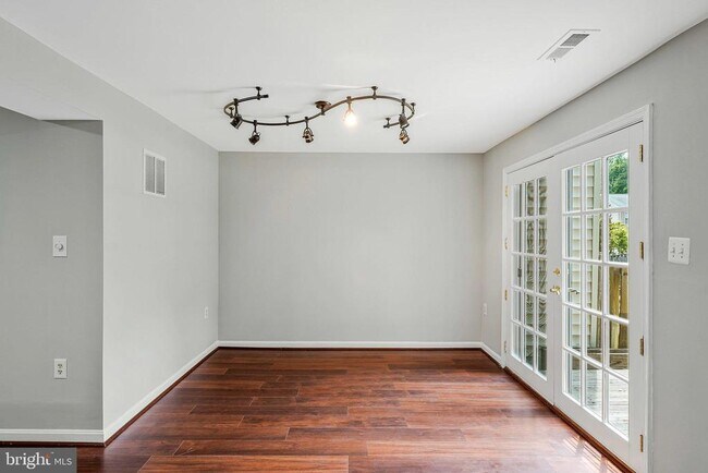 Foto del edificio - 5400 New London Park Dr
