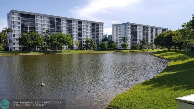 Foto del edificio - 2215 Cypress Island Dr