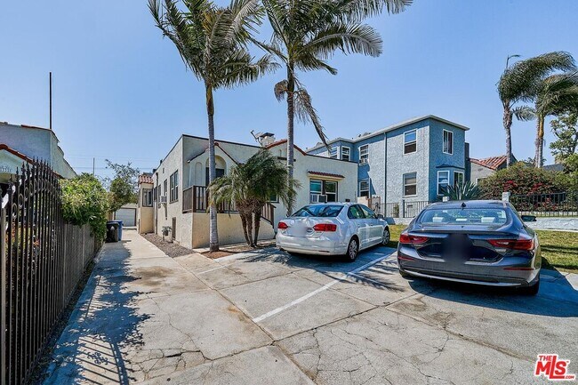 Foto del edificio - 1329 S Tremaine Ave