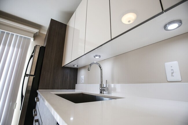 Building Photo - 43067 Hiddencove Ct