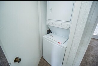 Building Photo - 3303 W Greenridge Dr