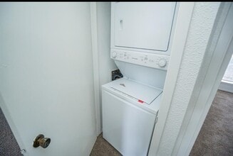 Building Photo - 3303 W Greenridge Dr