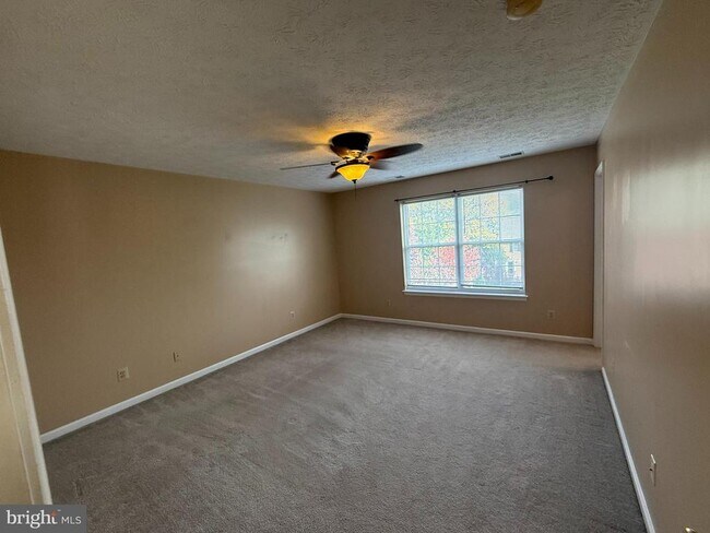 Foto del edificio - 2047 Harvest Dr