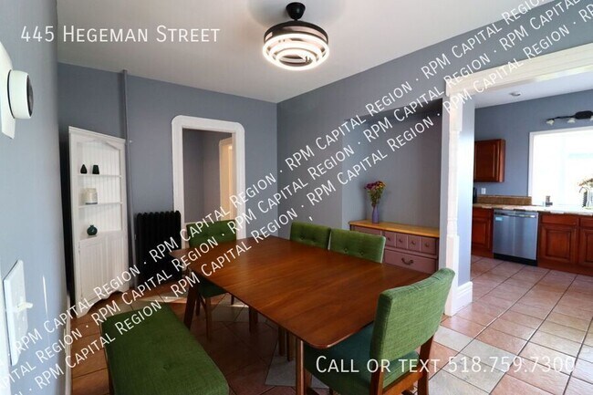 Foto del edificio - 445 Hegeman St