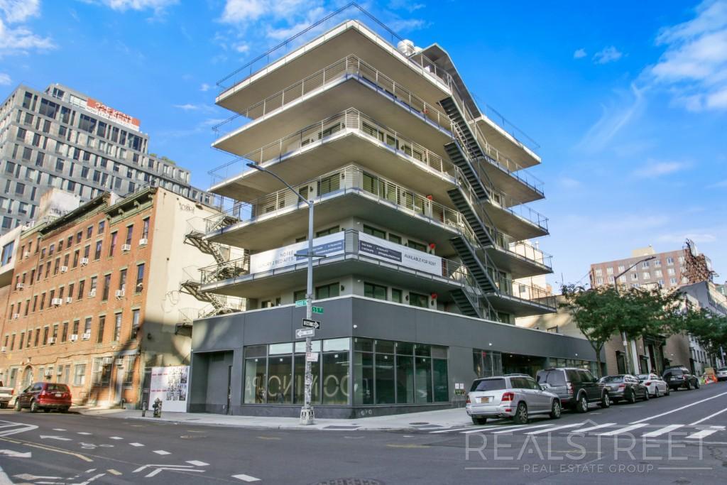 Foto principal - 349-351 Kent Ave