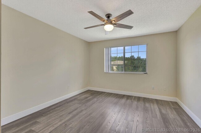 Foto del edificio - 609 Crestwood Ct N