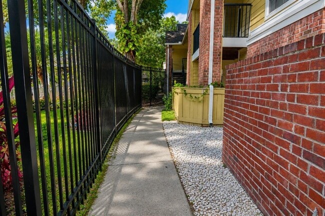 Building Photo - 8643 Mallard Reserve Dr
