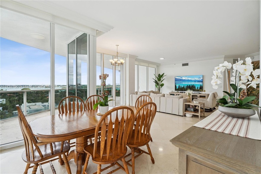 Foto principal - 10225 Collins Ave