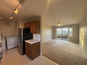 Building Photo - Kostar Duplex