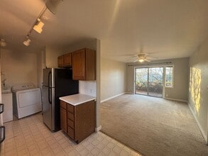 Building Photo - Kostar Duplex