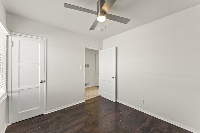 Foto del edificio - 1339 W 109th St