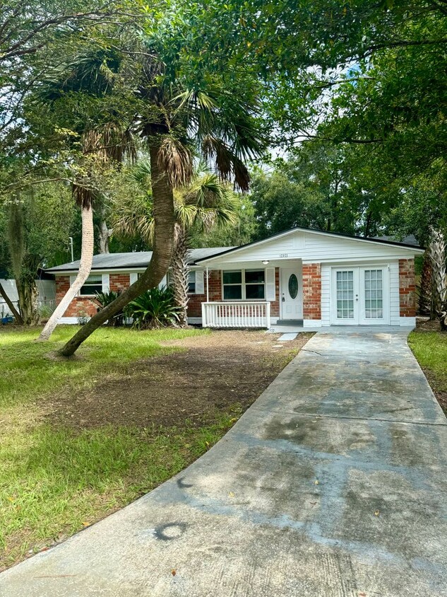 Primary Photo - Beautiful 4 Bedroom Rental near Beach Blvd