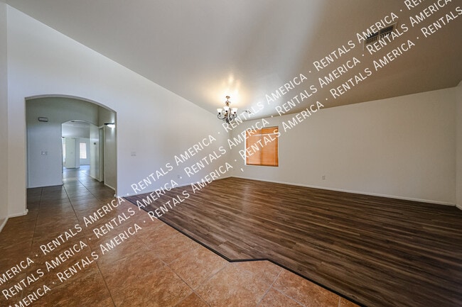 Building Photo - 41103 W Thornberry Ln