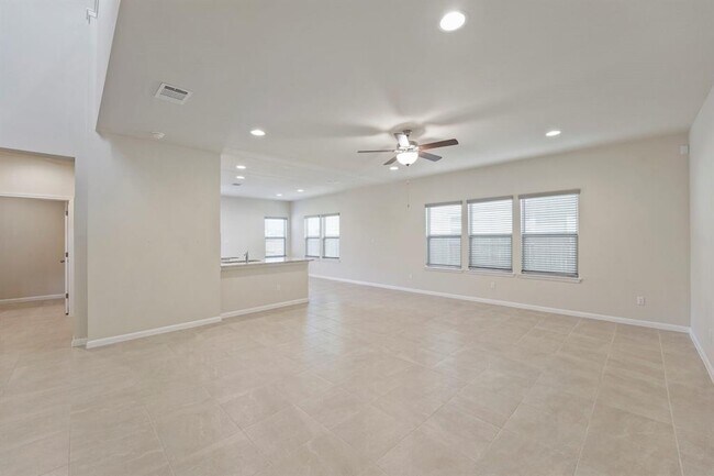 Building Photo - 202 Driftwood Ln