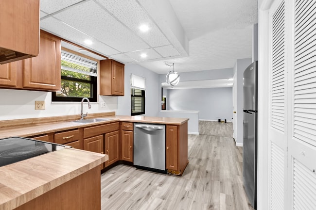 Foto del edificio - 7095 White Butterfly Ln