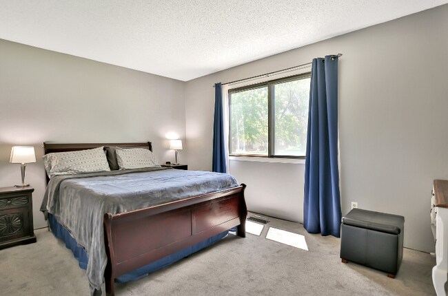 Building Photo - 1271 Greenbriar Ct