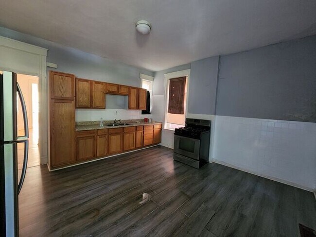 Building Photo - First Floor One Bedroom Apartment in South...