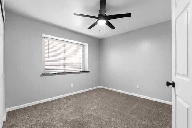 Building Photo - Redwood Cove Apartments