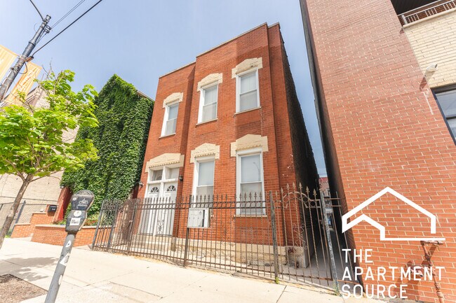 Foto del edificio - 2146 W Chicago Ave