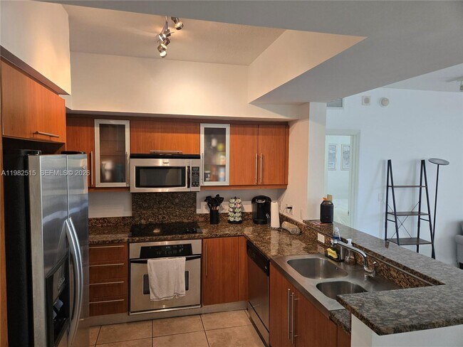 Building Photo - 888 Douglas Rd