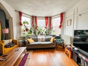 Building Photo - 144 Coolidge St