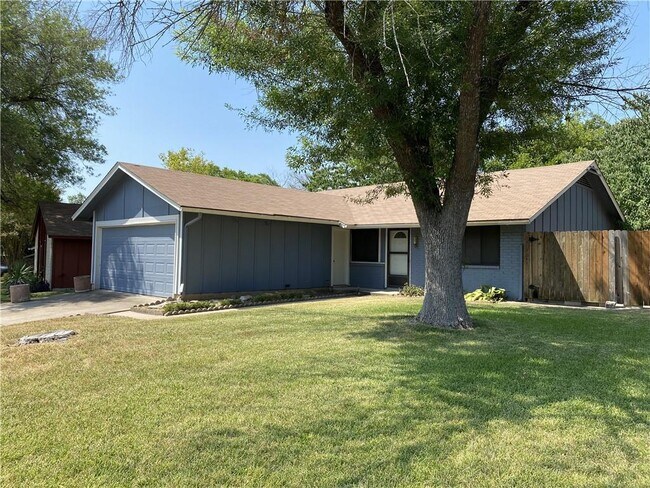 Foto del edificio - 1303 Barrington Dr