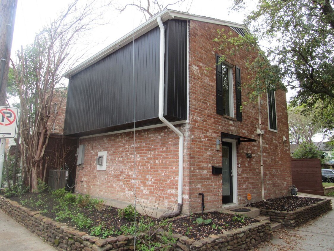 Primary Photo - Close to downtown & entertainment - Montro...