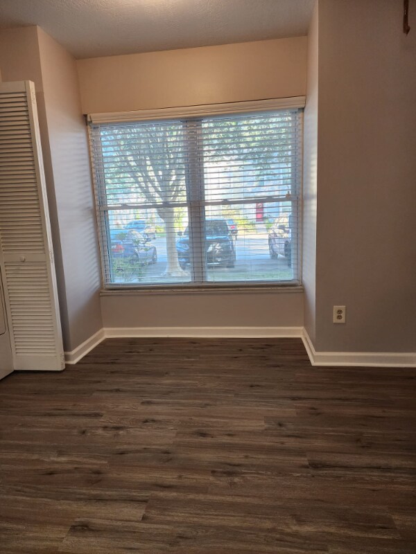 Building Photo - 562 Green Spring Cir