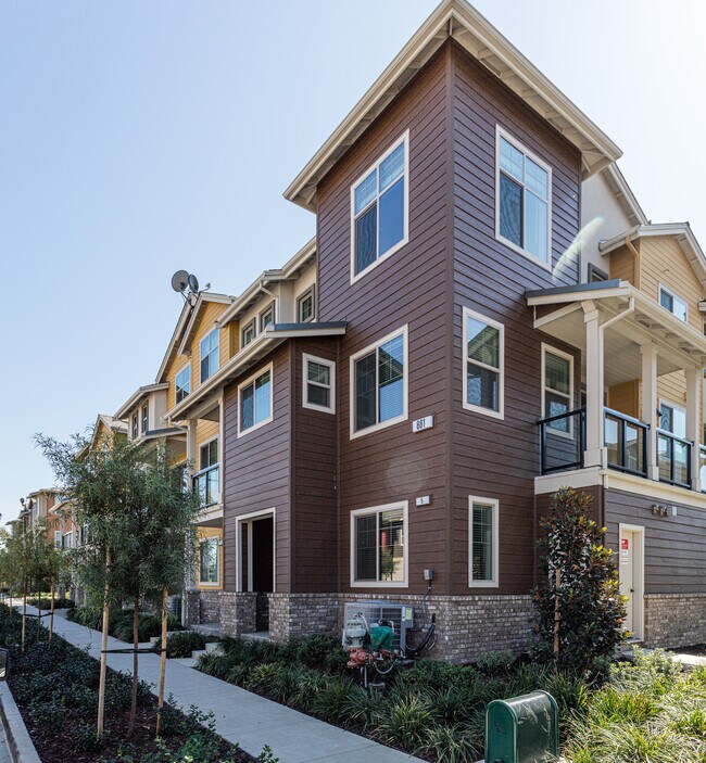 Building Photo - 881 Tranquility Cir
