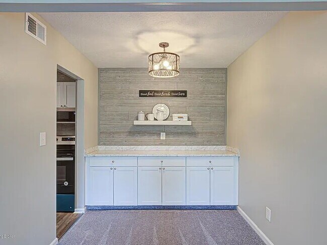 Building Photo - "Coming Soon 1-Bedroom Retreat on Goldsmith Ln, Louisville"
