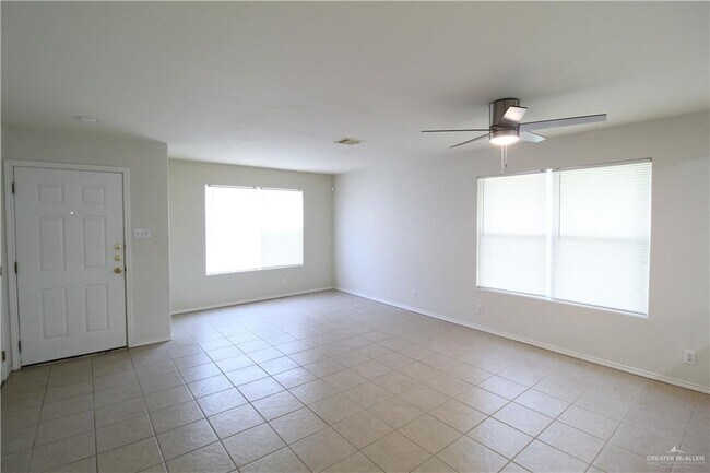 Foto del edificio - 4128 Periwinkle Ave