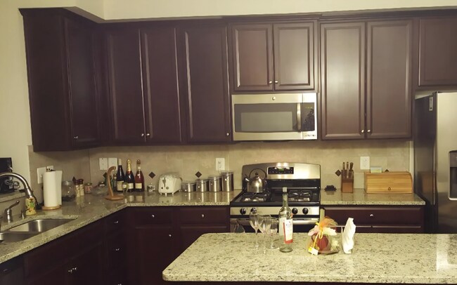 Foto del edificio - 7735 Duncannon Ln