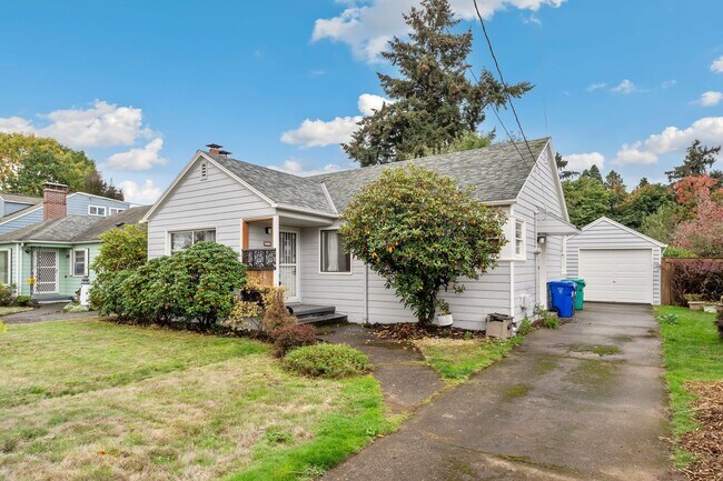 Building Photo - Arbor Lodge Cottage 2 bed 1 bath with larg...