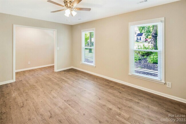 Foto del edificio - 5526 Whistlewood Ln