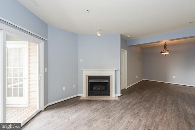Building Photo - 400 Symphony Cir