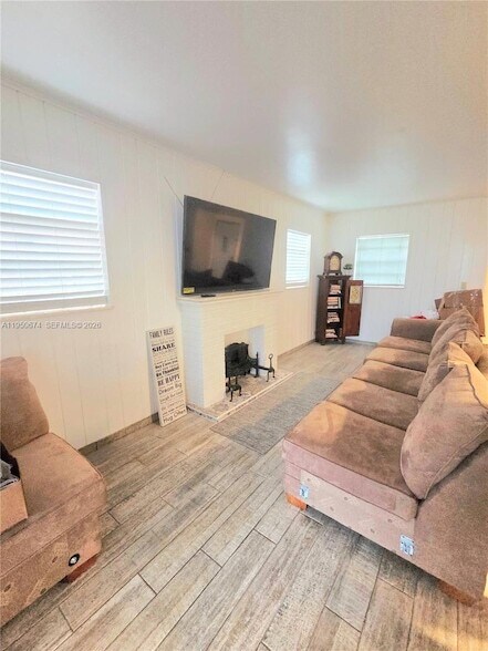 Building Photo - 1990 NE 183rd St