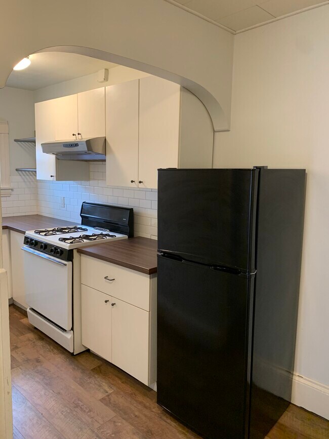Kitchen - 231 W Washington Ave