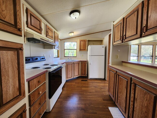 Foto del edificio - 2 Bedroom 2 Bathroom W/ Storage in family friendly neighborhood!