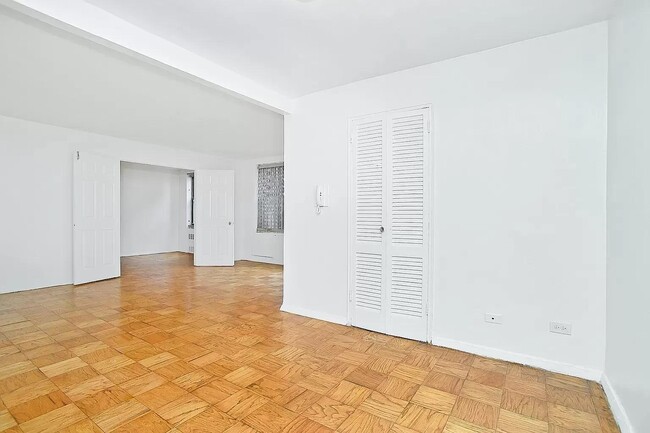 Foto del edificio - 310 Lenox Rd