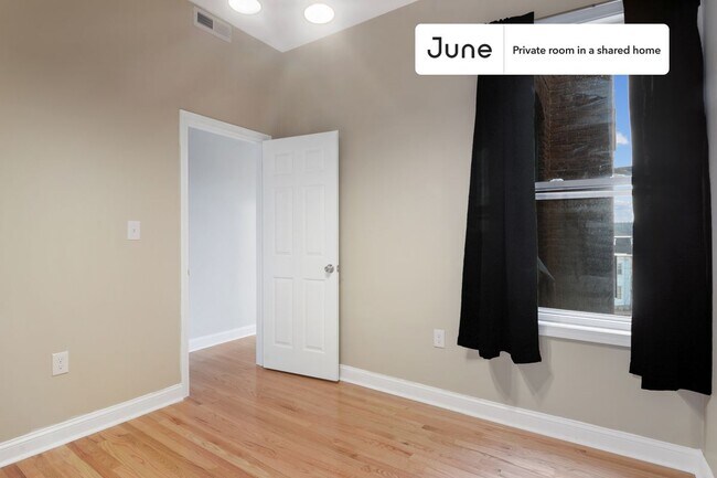 Foto del edificio - Room in Shared 4 bed/1 bath home