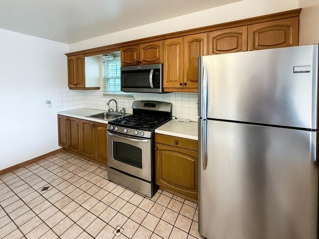 Building Photo - 14 Suburbia Ct