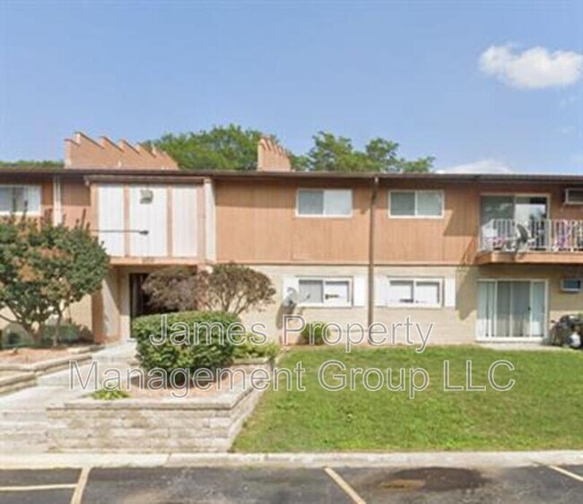 Building Photo - 860 E Old Willow Rd